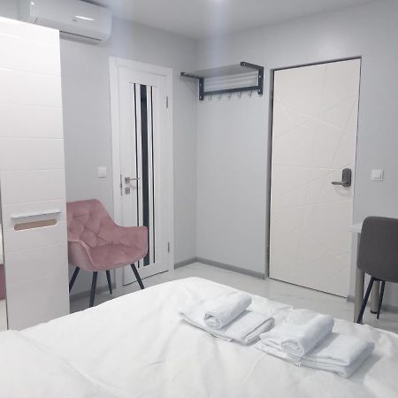 New Apartments Vip 3 Lviv Bagian luar foto
